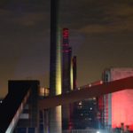 Die Kokerei Zollverein, illuminiert bei Nacht.